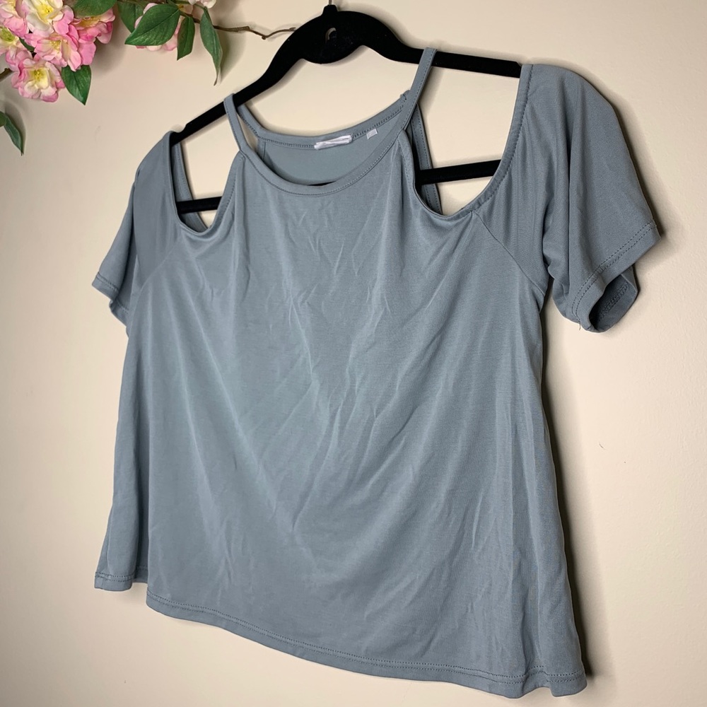Me To We Cold Shoulder Crop Top Shirt Size Medium